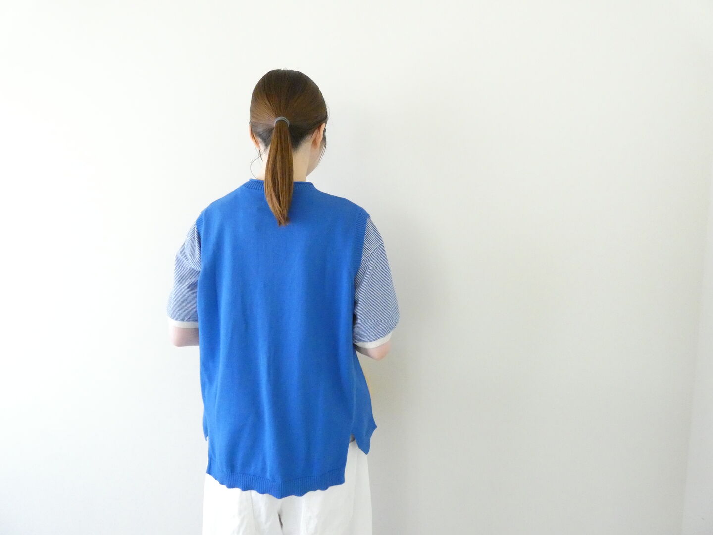 mao made(マオメイド) やわらかコットンほんのりフロントボタンバックスリットベストの商品画像9