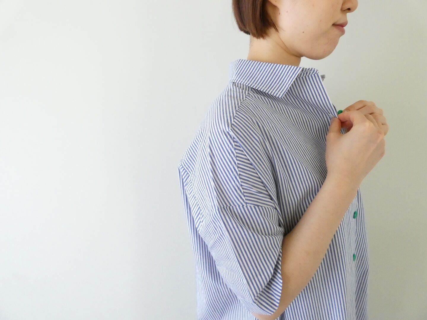 mao made(マオメイド) ストライプ×配色ニットボタンレギュラーカラーワンピースの商品画像2