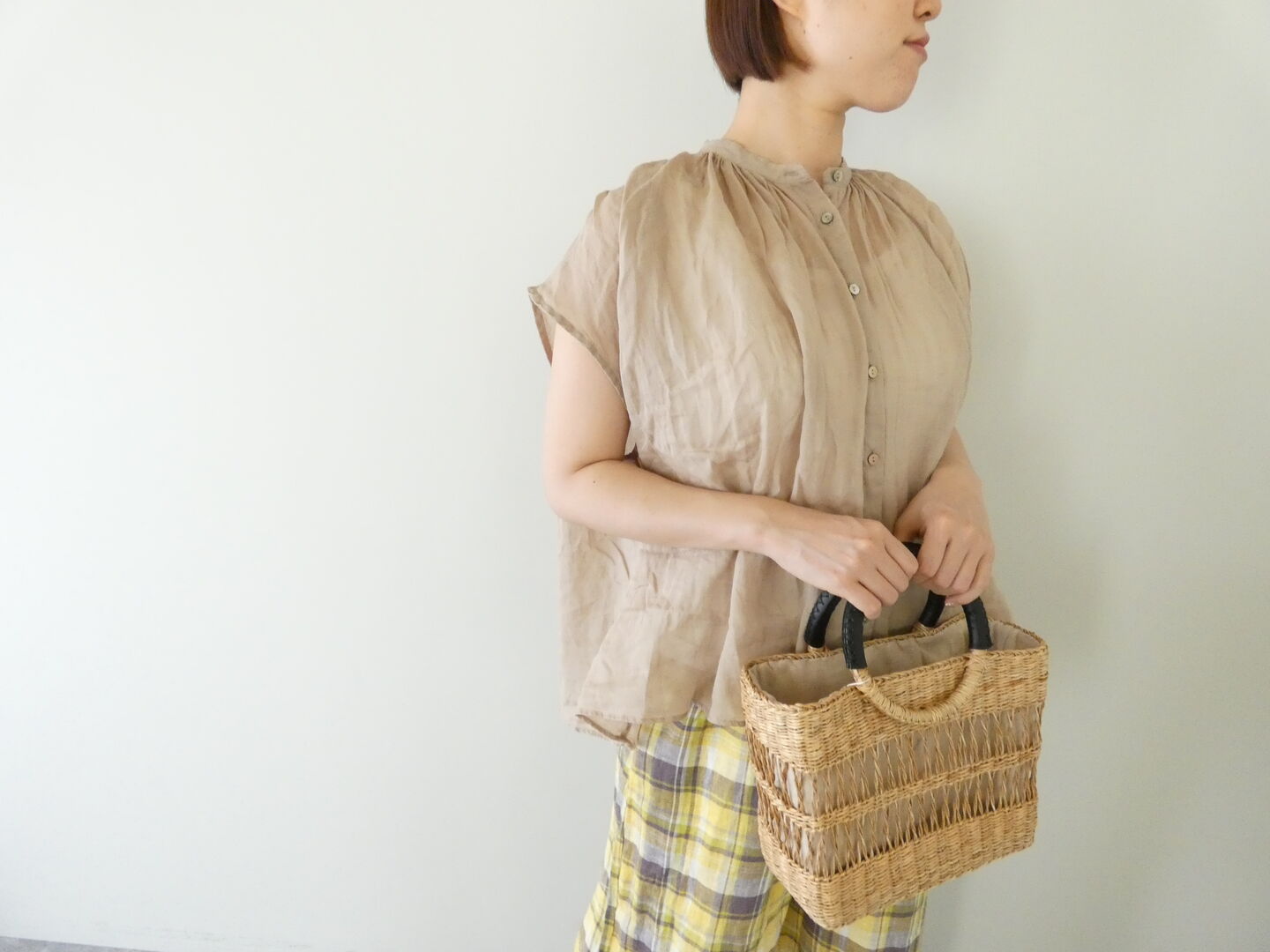 MidiUmi(ミディウミ) ラミーギャザーノースリーブシャツの商品画像1