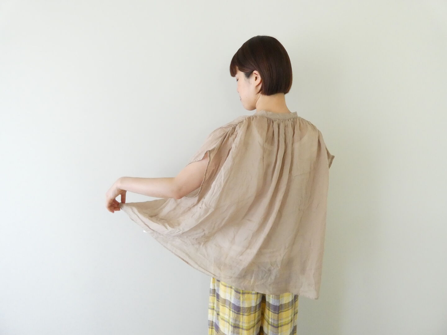 MidiUmi(ミディウミ) ラミーギャザーノースリーブシャツの商品画像2