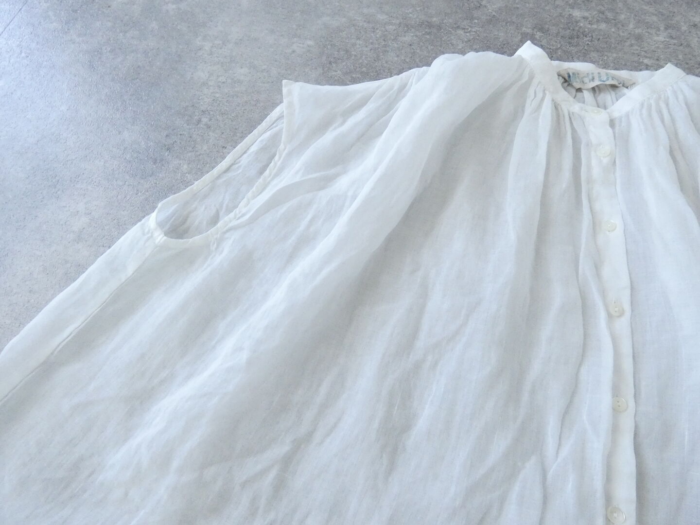 MidiUmi(ミディウミ) ラミーギャザーノースリーブシャツの商品画像33
