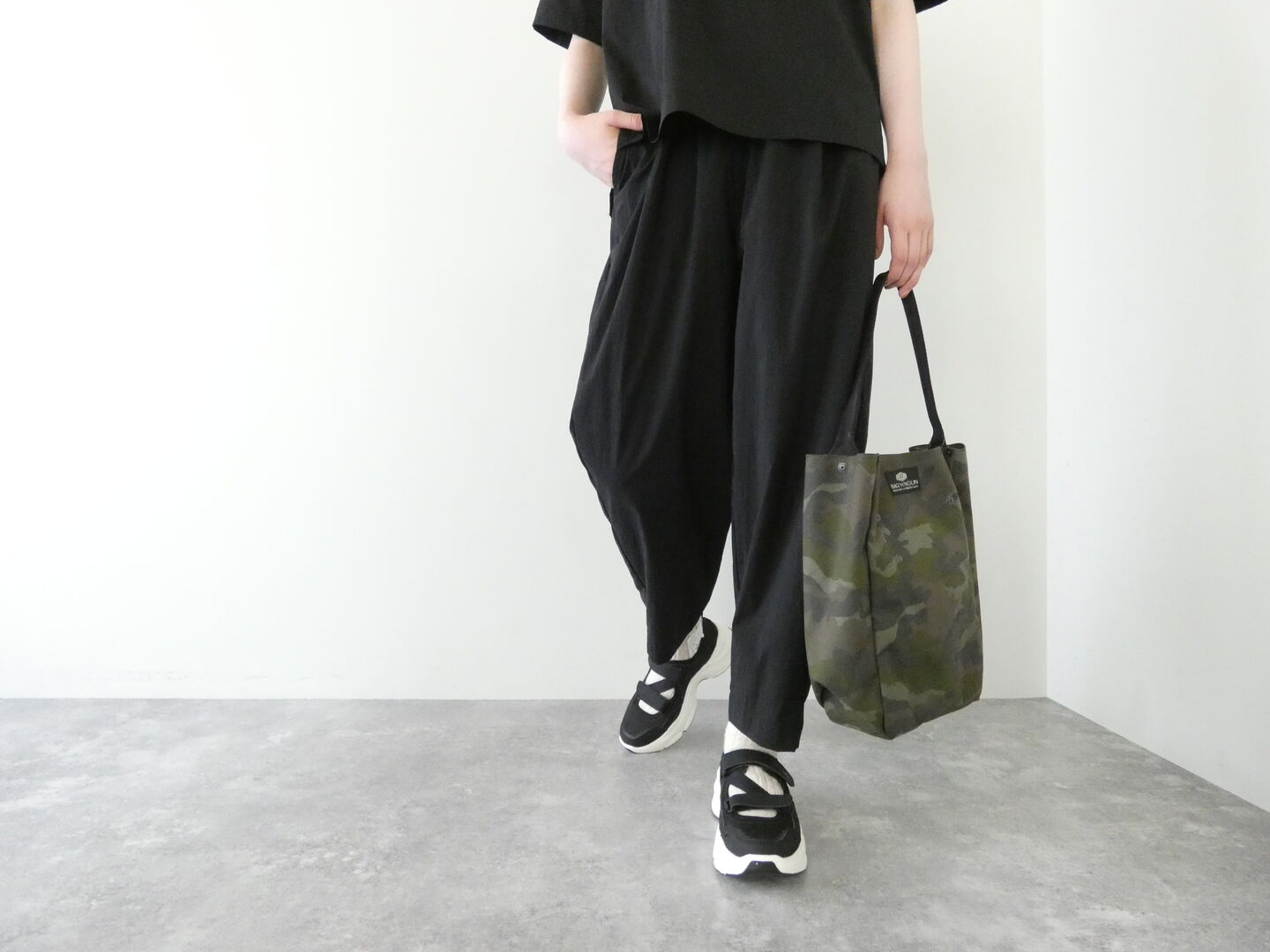RINEN(リネン) ストレッチナイロンワンタックパンツの商品画像1