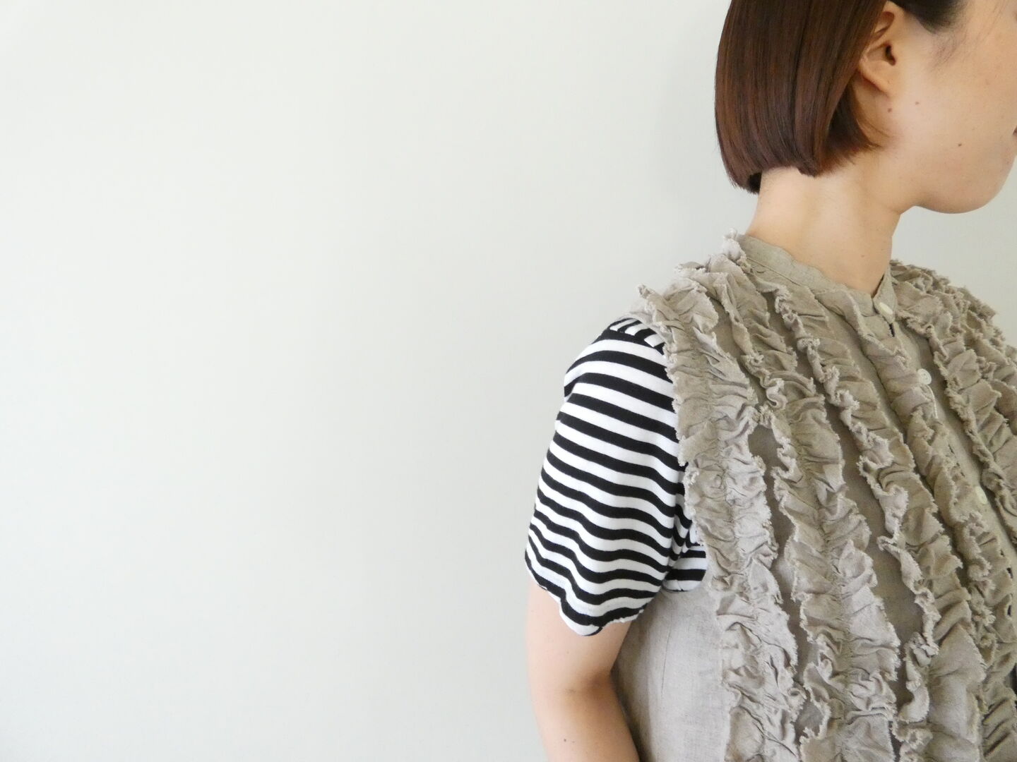 UNIVERSAL TISSU(ユニヴァーサル ティシュ) スリーブレスフリルブラウスの商品画像10
