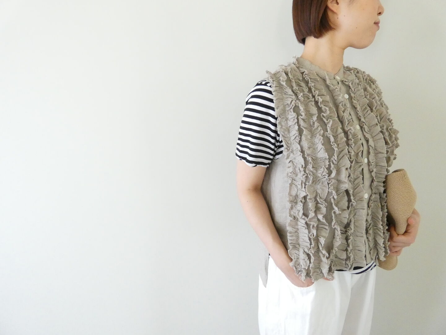 UNIVERSAL TISSU(ユニヴァーサル ティシュ) スリーブレスフリルブラウスの商品画像2