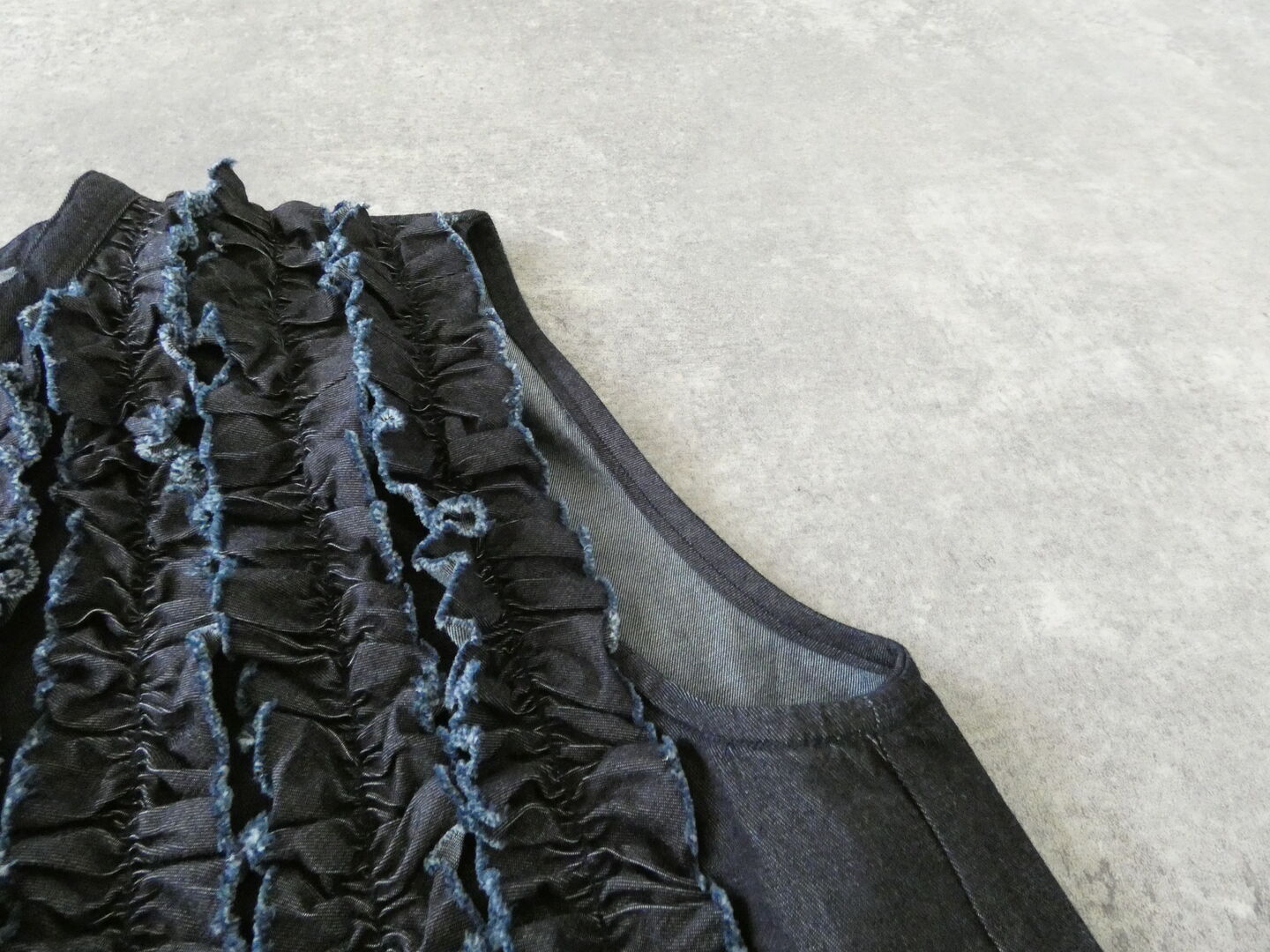 UNIVERSAL TISSU(ユニヴァーサル ティシュ) スリーブレスフリルブラウスの商品画像32