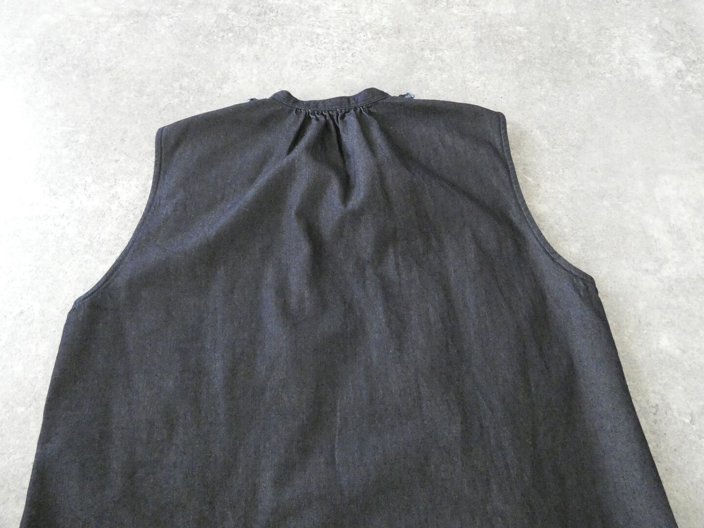 UNIVERSAL TISSU(ユニヴァーサル ティシュ) スリーブレスフリルブラウスの商品画像35