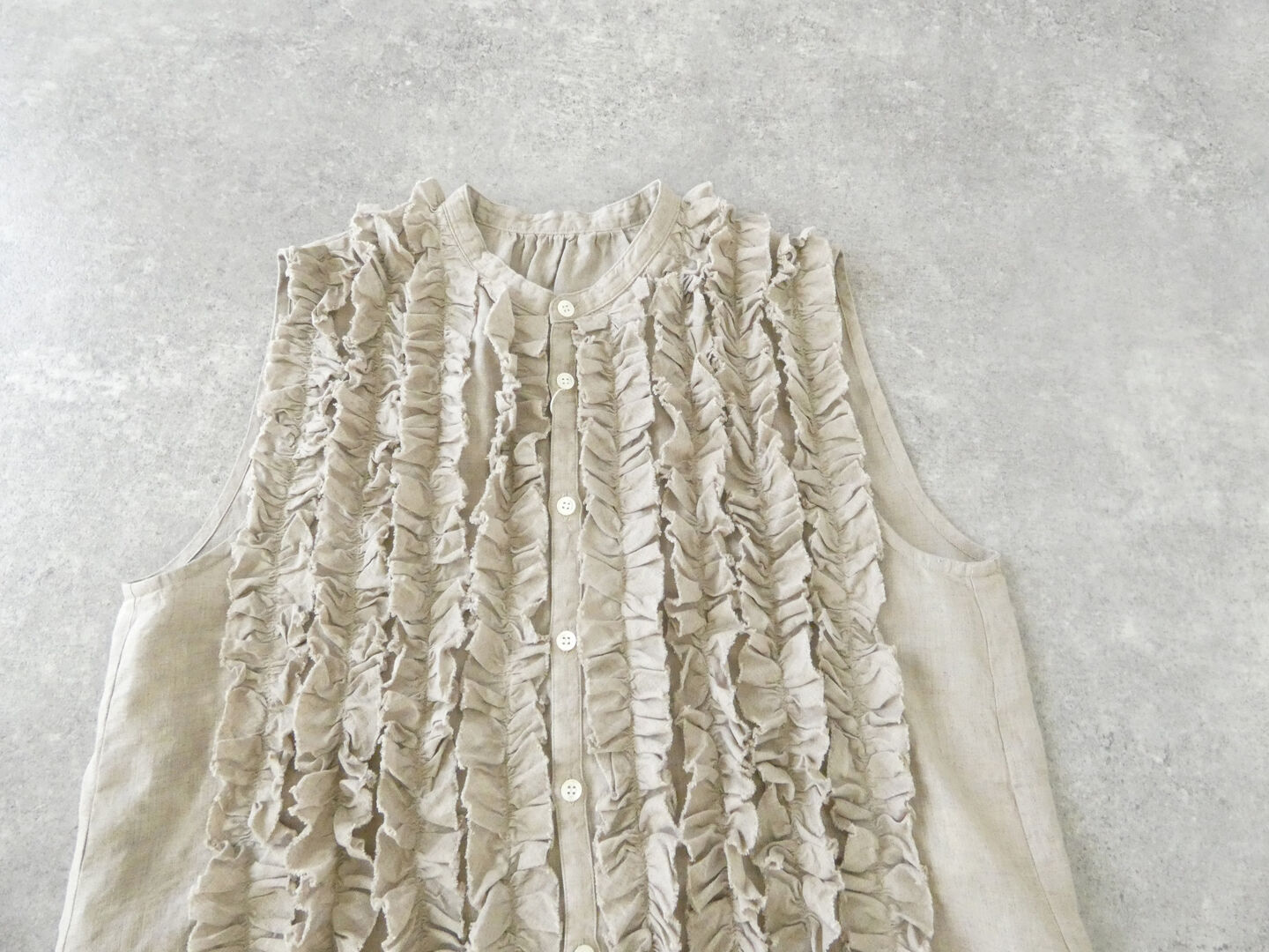 UNIVERSAL TISSU(ユニヴァーサル ティシュ) スリーブレスフリルブラウスの商品画像44