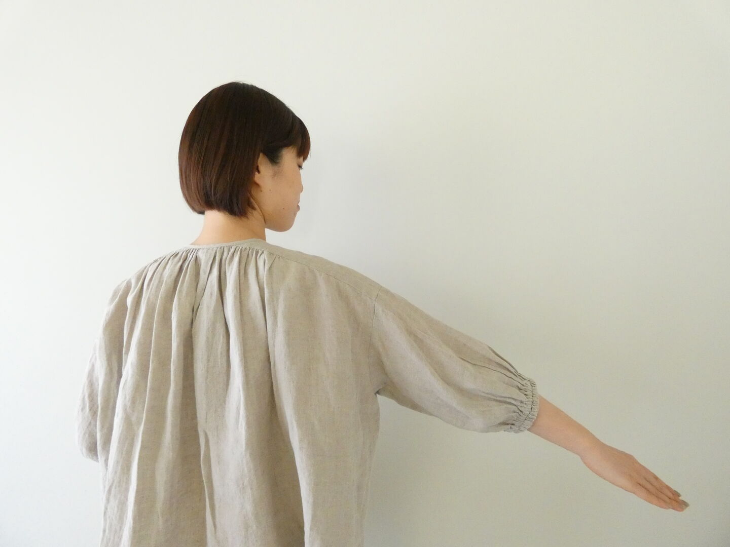 Hands of creation(ハンズオブクリエイション) 60/-Linen桐七炊きチビフリルブラウスの商品画像5