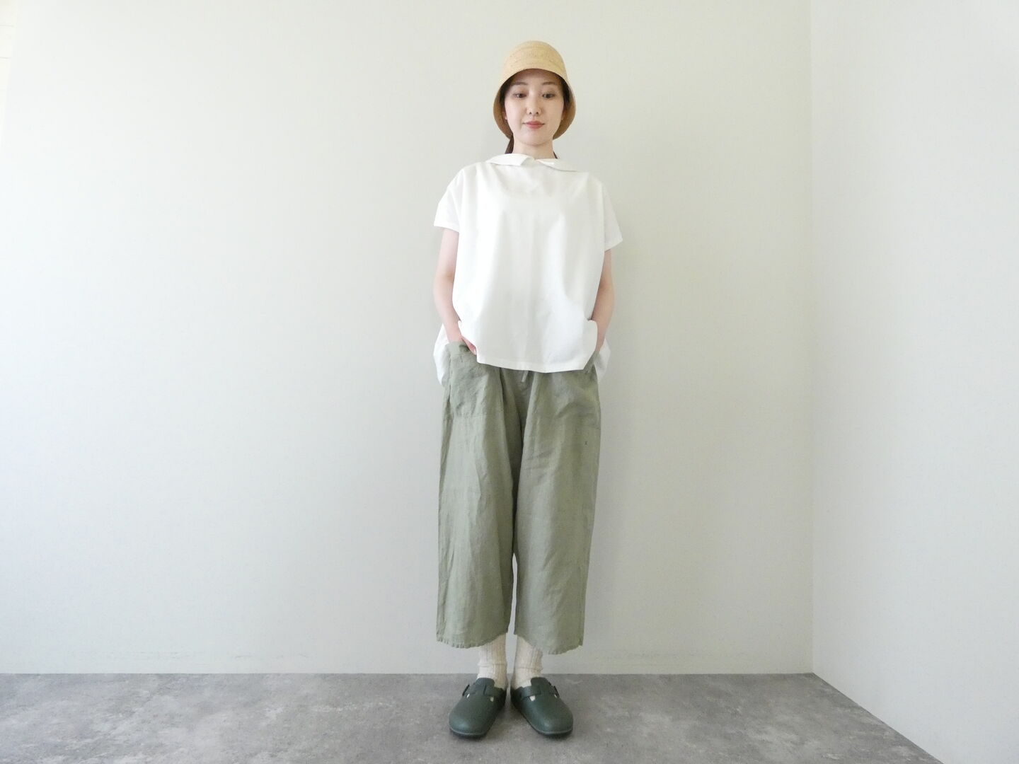 快晴堂(かいせいどう) 初秋まで着られるリネン　斜めポケパンツの商品画像1