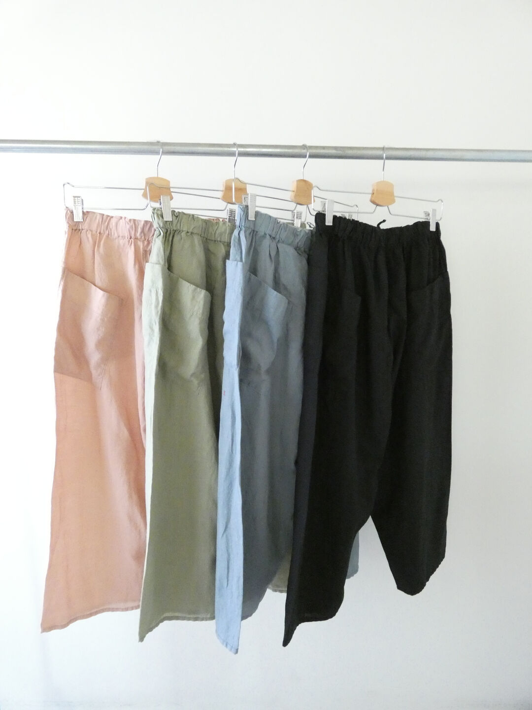 快晴堂(かいせいどう) 初秋まで着られるリネン　斜めポケパンツの商品画像9