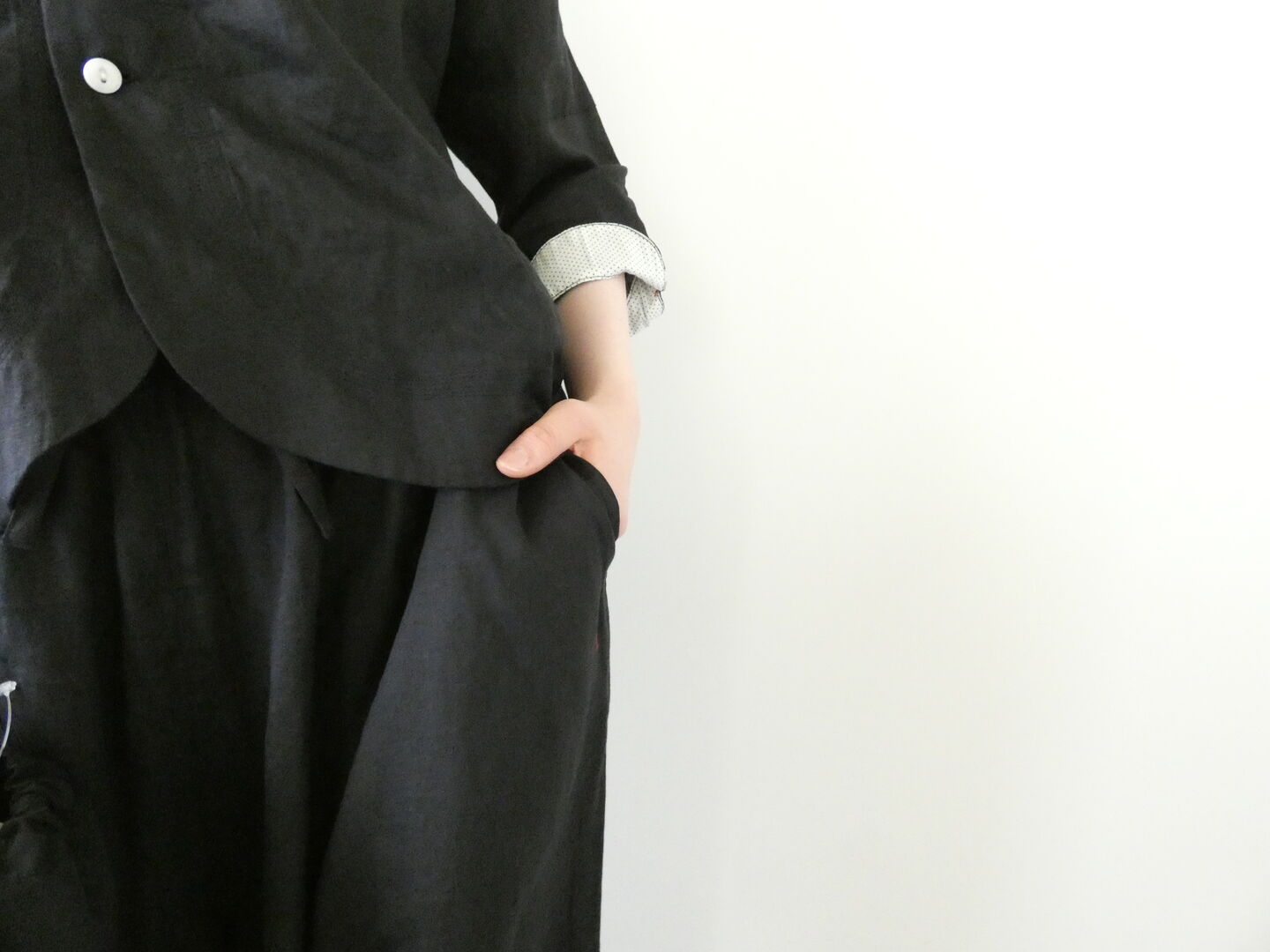 快晴堂(かいせいどう) 初秋まで着られるリネン　ふわふわタックパンツの商品画像16