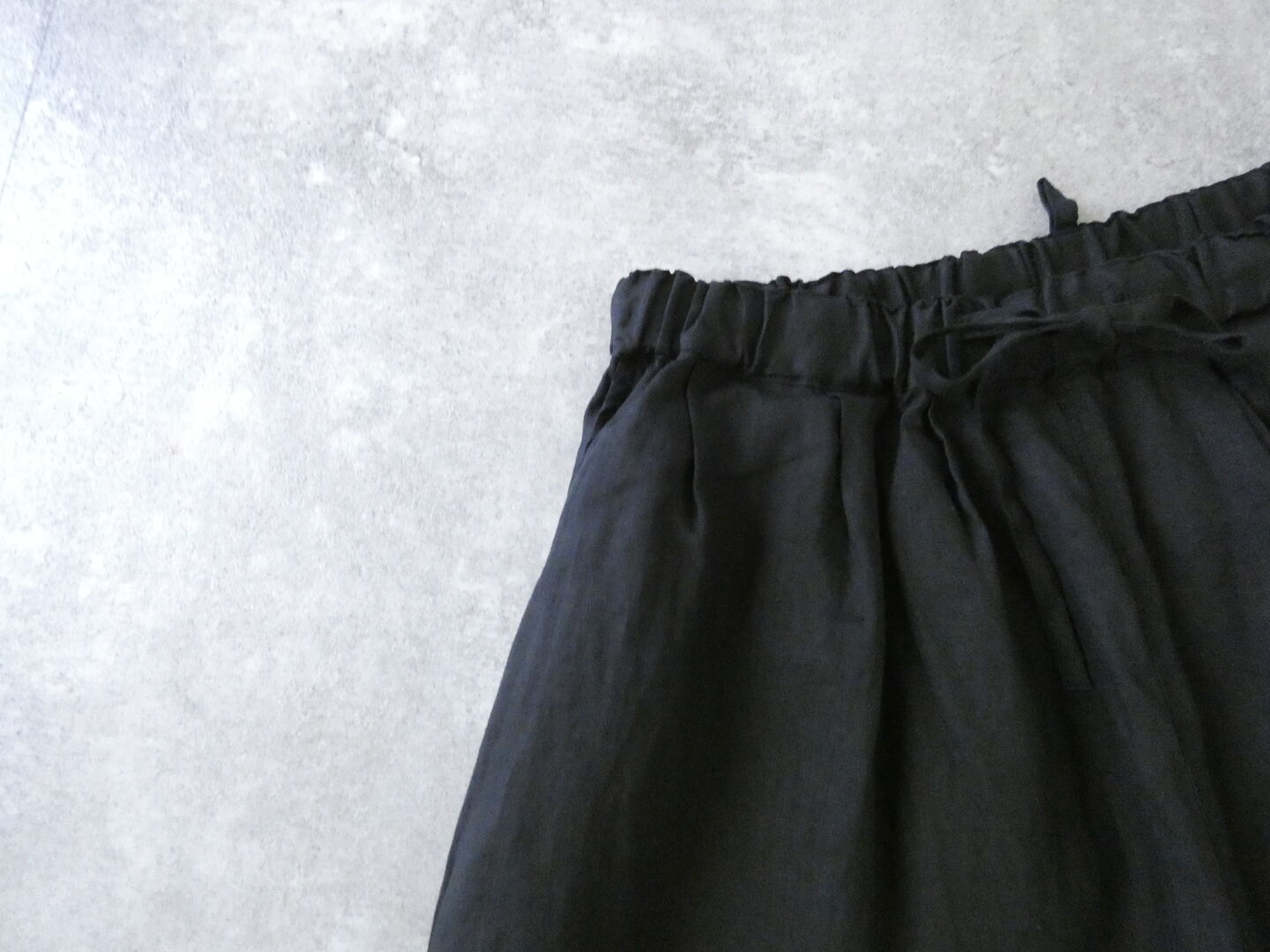 快晴堂(かいせいどう) 初秋まで着られるリネン　ふわふわタックパンツの商品画像18