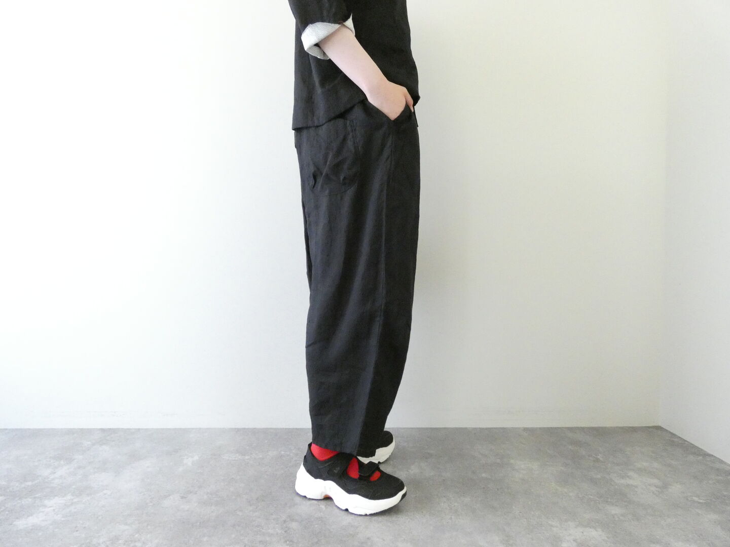 快晴堂(かいせいどう) 初秋まで着られるリネン　ふわふわタックパンツの商品画像5
