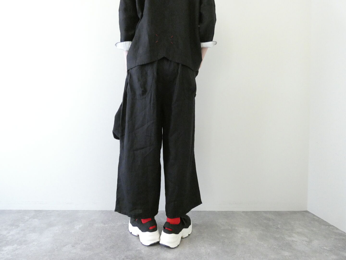 快晴堂(かいせいどう) 初秋まで着られるリネン　ふわふわタックパンツの商品画像8