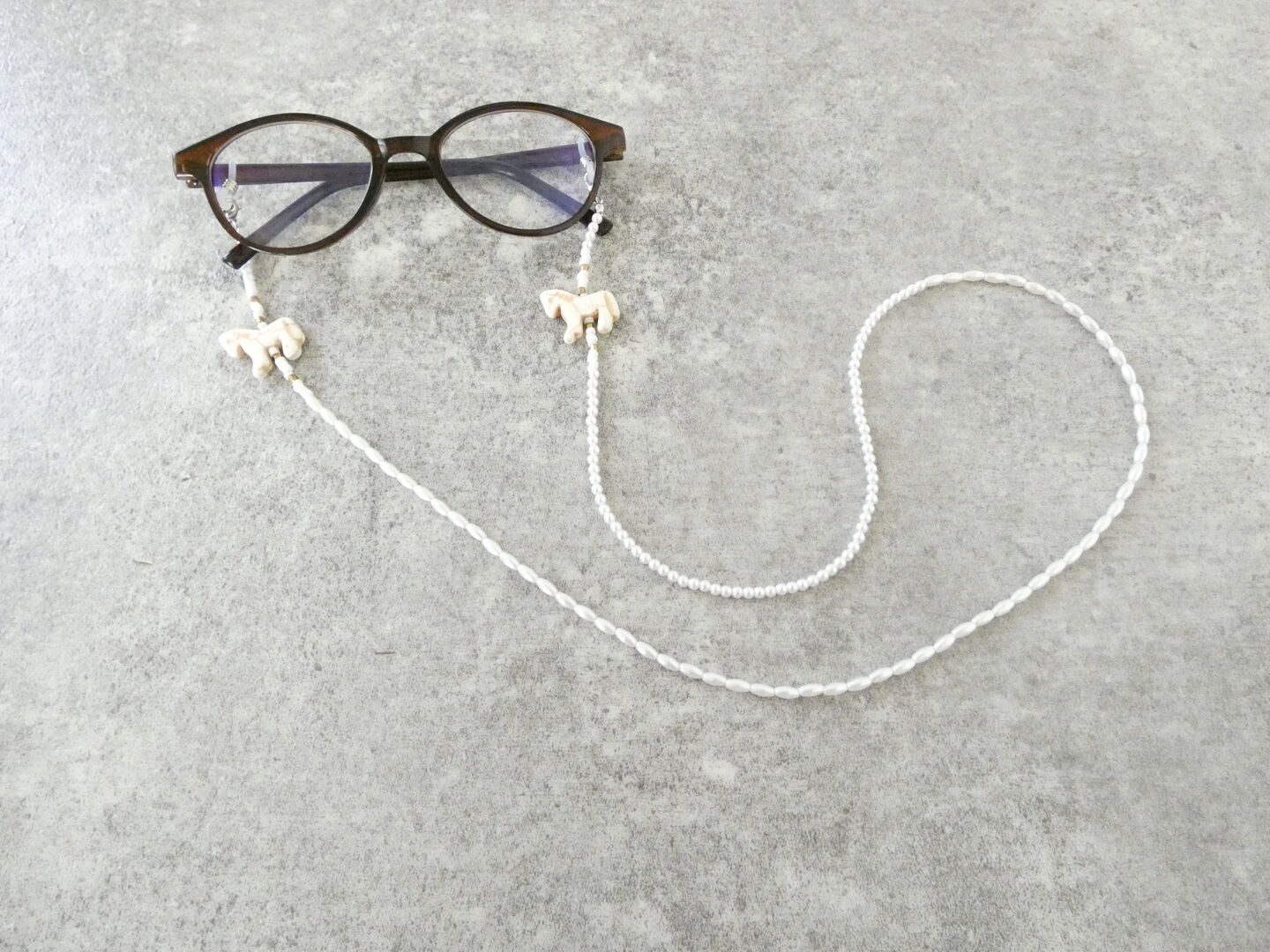 KAPITAL(キャピタル) パールビーズグラスホルダー 白馬の商品画像2
