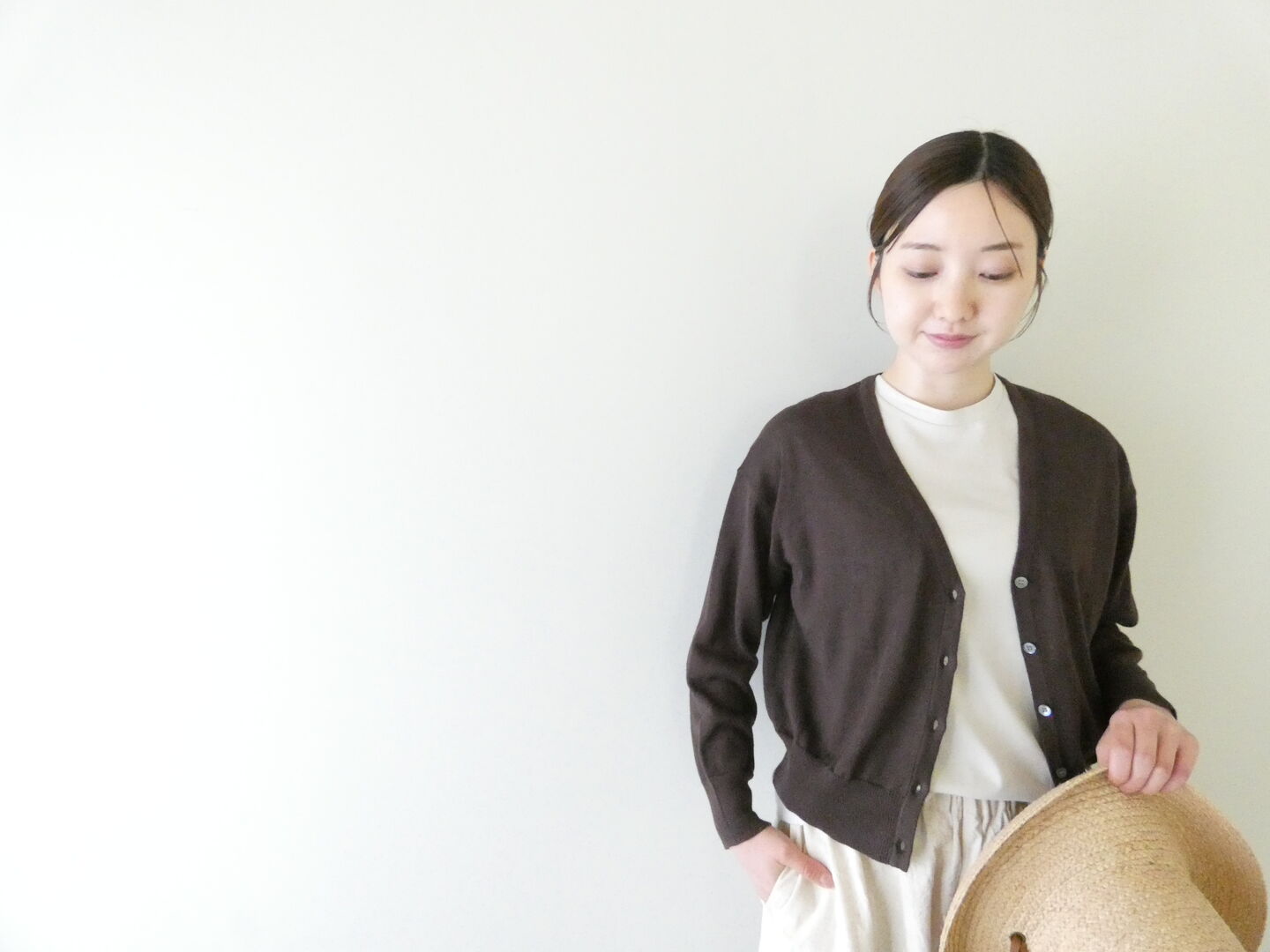 mao made(マオメイド) リネンUVカットVネッククロップド丈カーディガンの商品画像2
