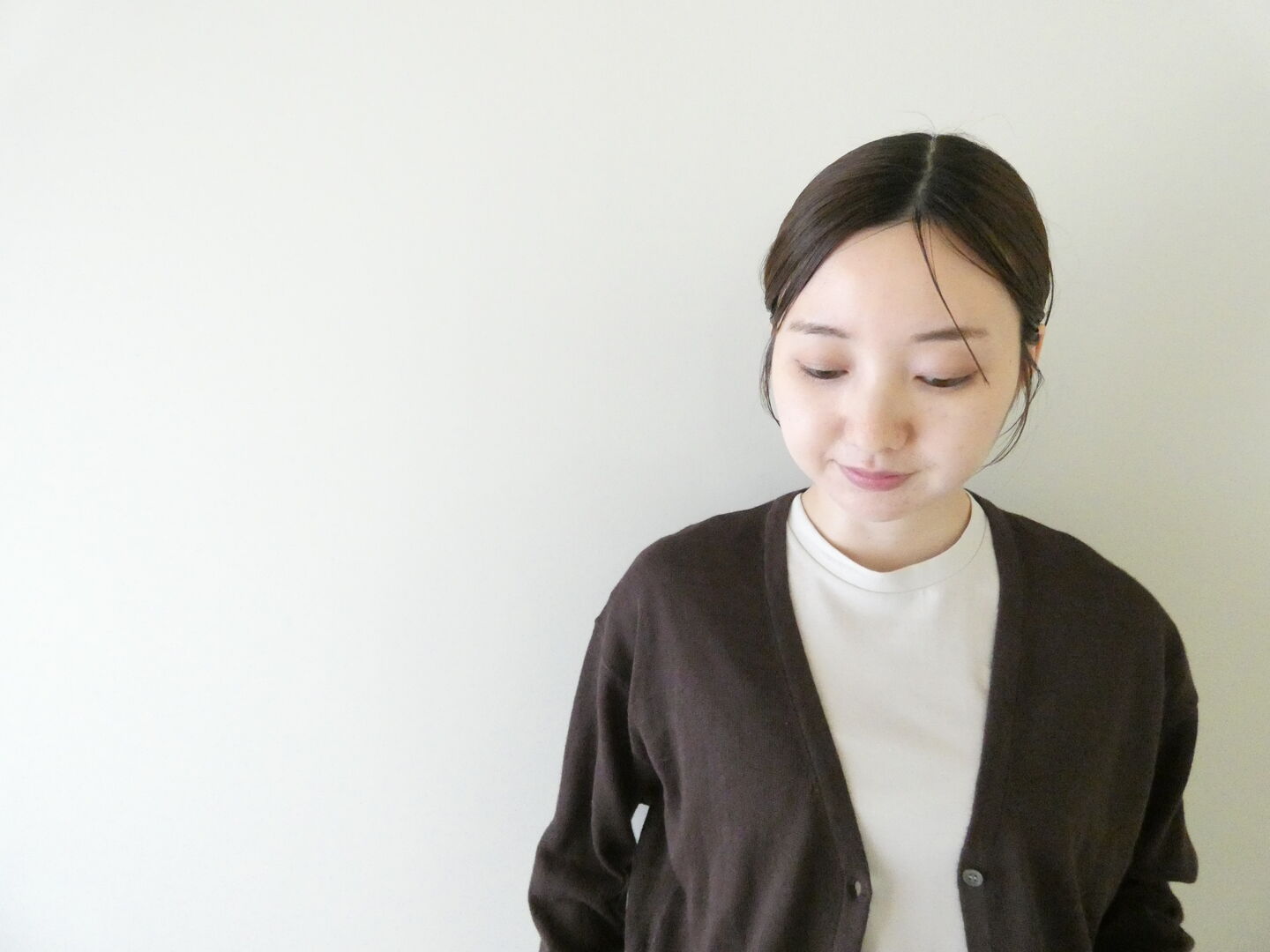 mao made(マオメイド) リネンUVカットVネッククロップド丈カーディガンの商品画像4