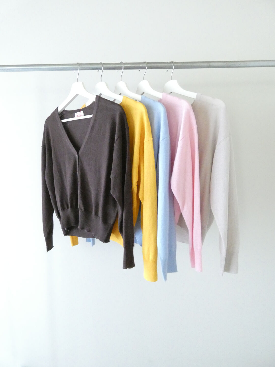 mao made(マオメイド) リネンUVカットVネッククロップド丈カーディガンの商品画像9
