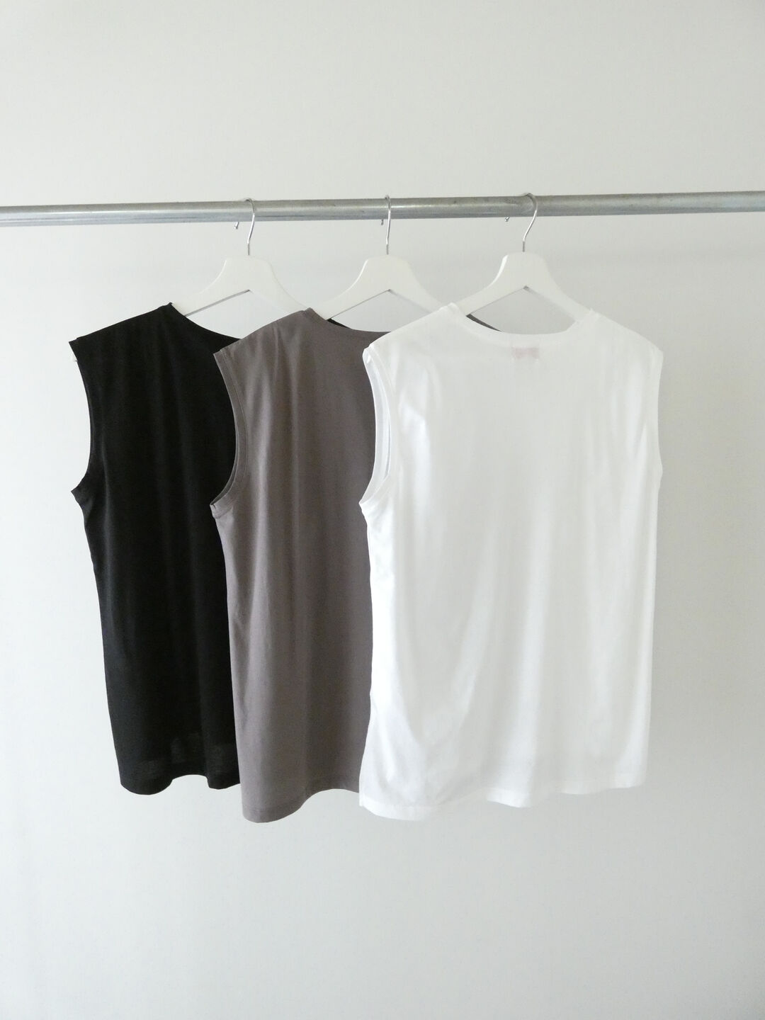 mao made(マオメイド) きれいめシルケットシンプルノースリーブの商品画像11