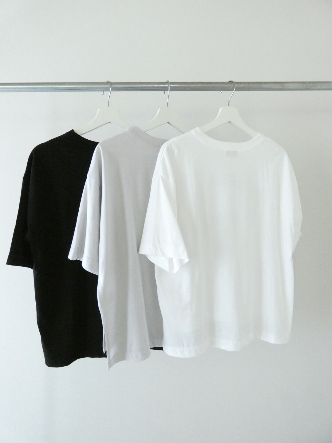 mao made(マオメイド) きれいめ天竺カレッジロゴTEEの商品画像11