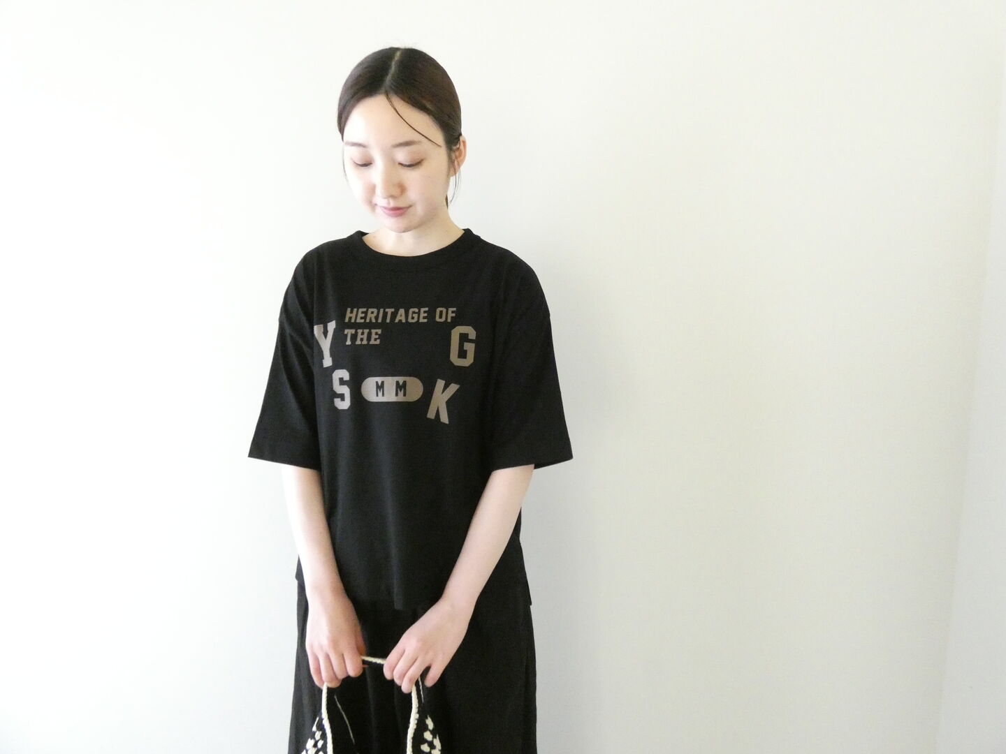 mao made(マオメイド) きれいめ天竺カレッジロゴTEEの商品画像4