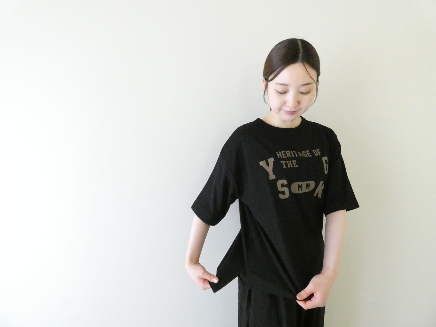 mao made(マオメイド) きれいめ天竺カレッジロゴTEEの商品画像7