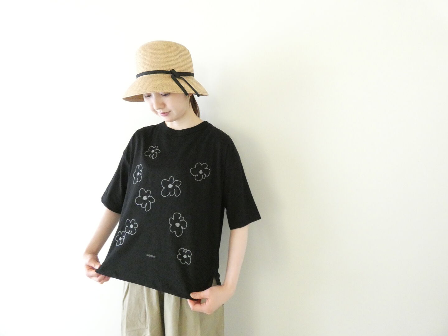 mao made(マオメイド) きれいめ天竺 ANEMONE TEEの商品画像1
