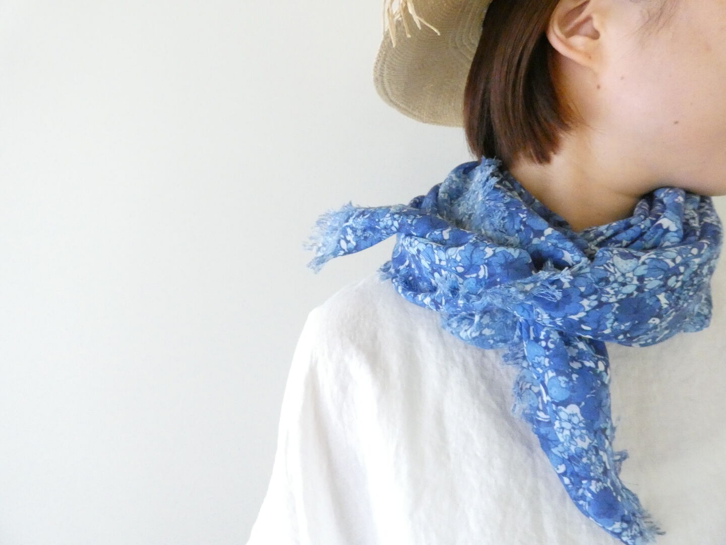 R＆D.M.Co-(オールドマンズテーラー) TYPEWRITER WILD BERRY FLORAL GAUZE SHAWLの商品画像1