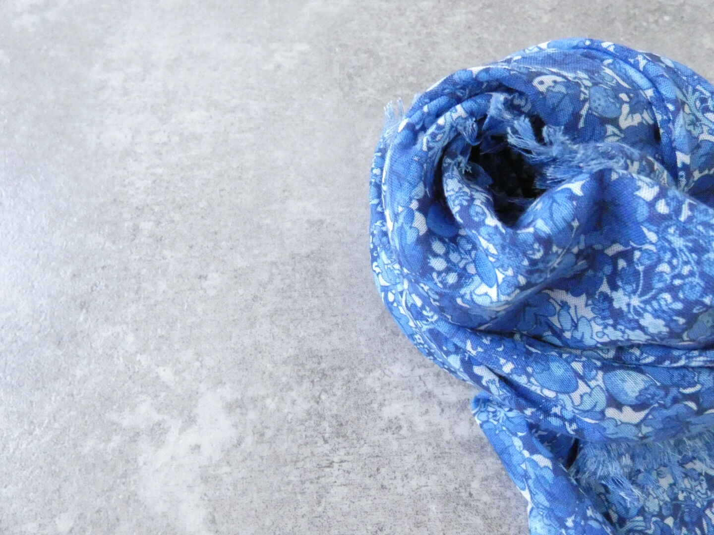 R＆D.M.Co-(オールドマンズテーラー) TYPEWRITER WILD BERRY FLORAL GAUZE SHAWLの商品画像16