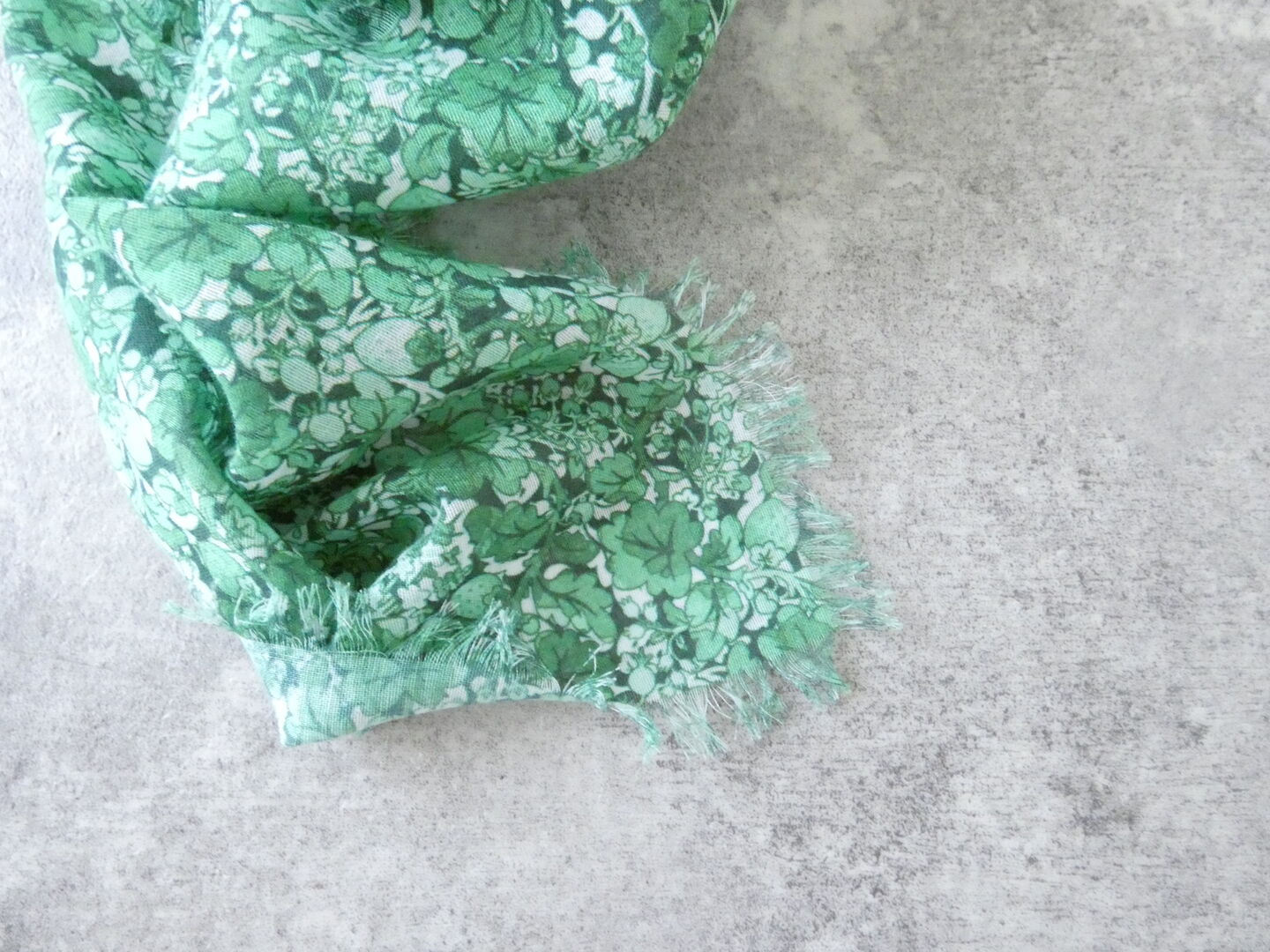 R＆D.M.Co-(オールドマンズテーラー) TYPEWRITER WILD BERRY FLORAL GAUZE SHAWLの商品画像31