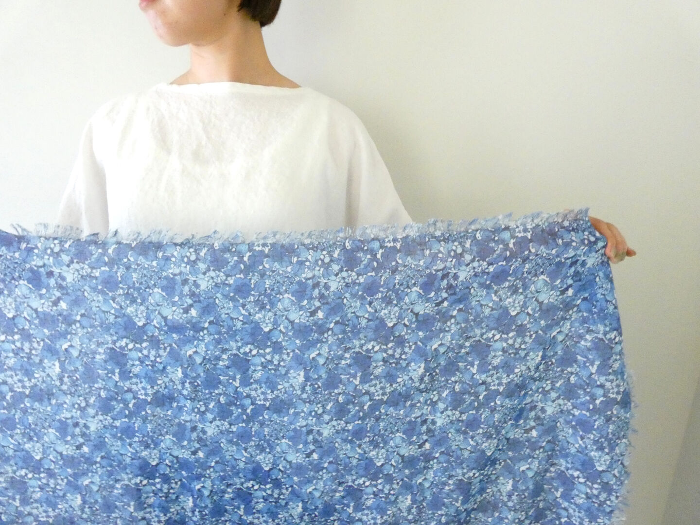 R＆D.M.Co-(オールドマンズテーラー) TYPEWRITER WILD BERRY FLORAL GAUZE SHAWLの商品画像7