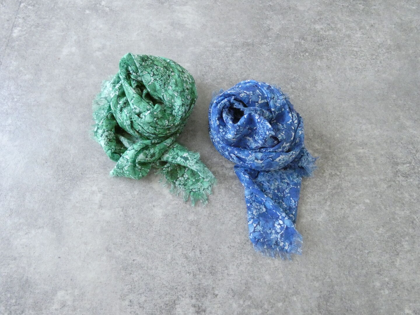 R＆D.M.Co-(オールドマンズテーラー) TYPEWRITER WILD BERRY FLORAL GAUZE SHAWLの商品画像8