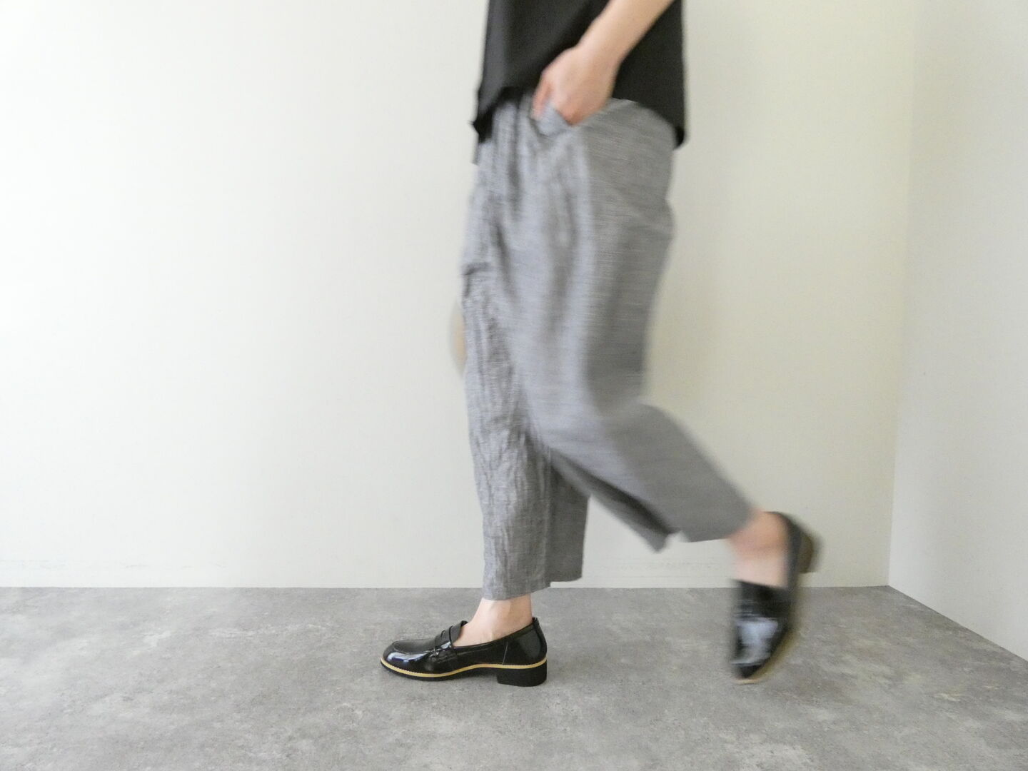 yuni(ユニ イズ ライク ア フラワー トゥー ミー) リネンコットンウォッシャーゴムタックパンツの商品画像2