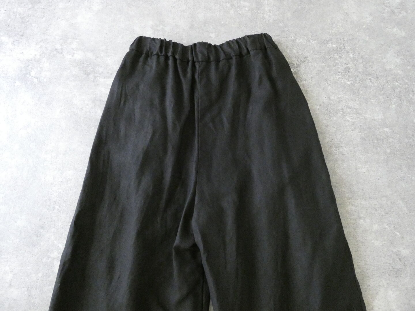 yuni(ユニ イズ ライク ア フラワー トゥー ミー) 40/1リネンイージーゴムタックパンツの商品画像36