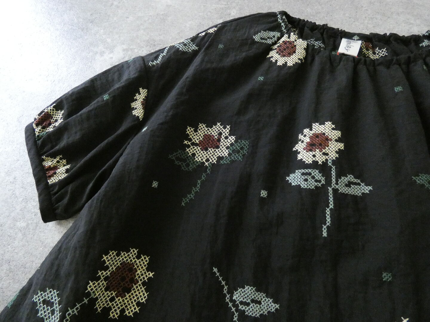 l’atelier du savon(アトリエドゥサボン) クロスステッチひまわり刺繍ブラウスの商品画像22