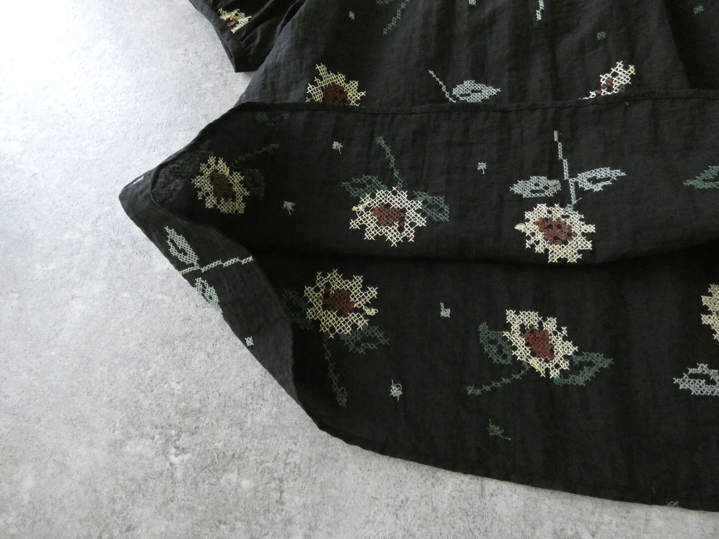 l’atelier du savon(アトリエドゥサボン) クロスステッチひまわり刺繍ブラウスの商品画像25