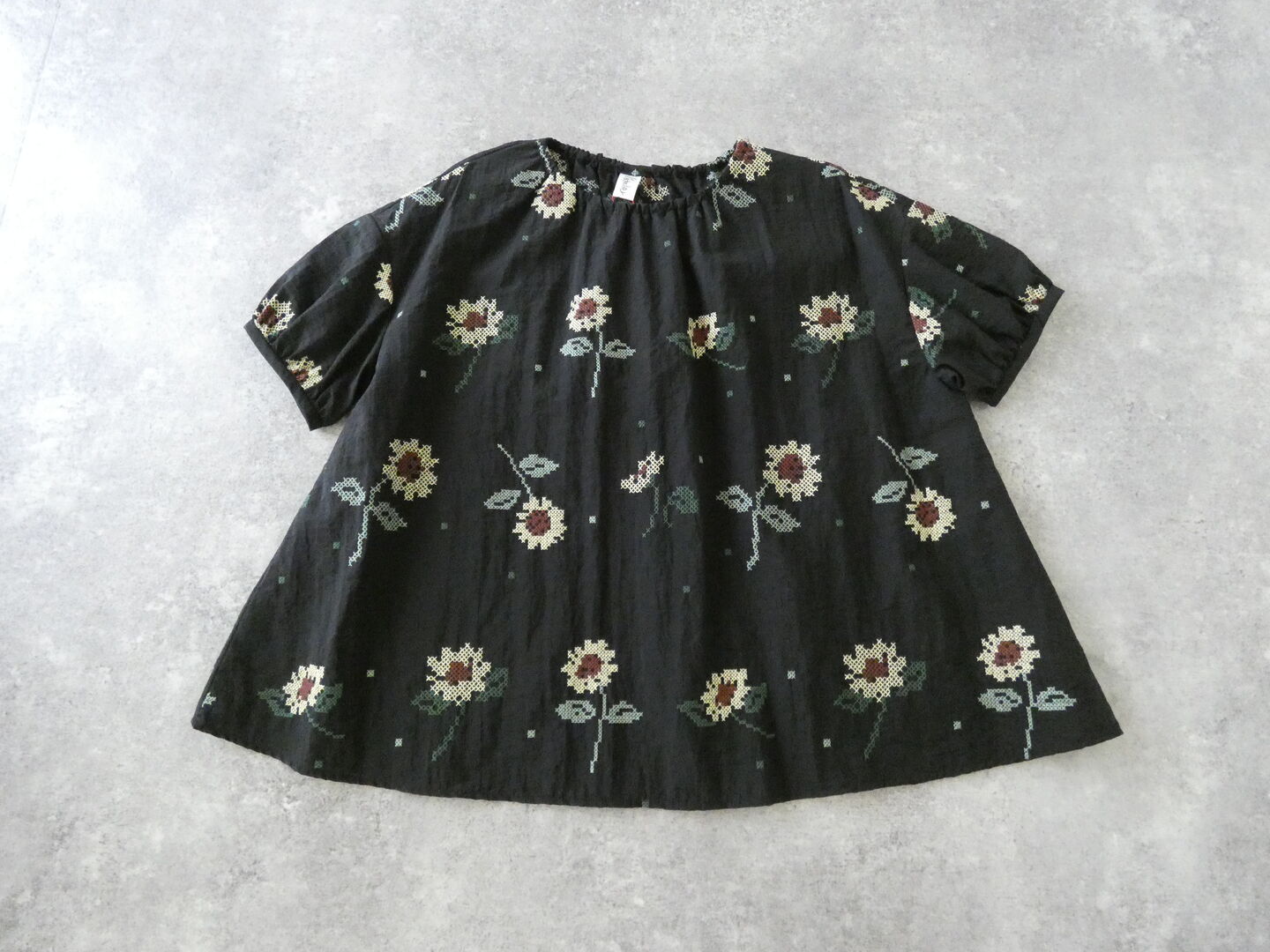 l’atelier du savon(アトリエドゥサボン) クロスステッチひまわり刺繍ブラウスの商品画像3