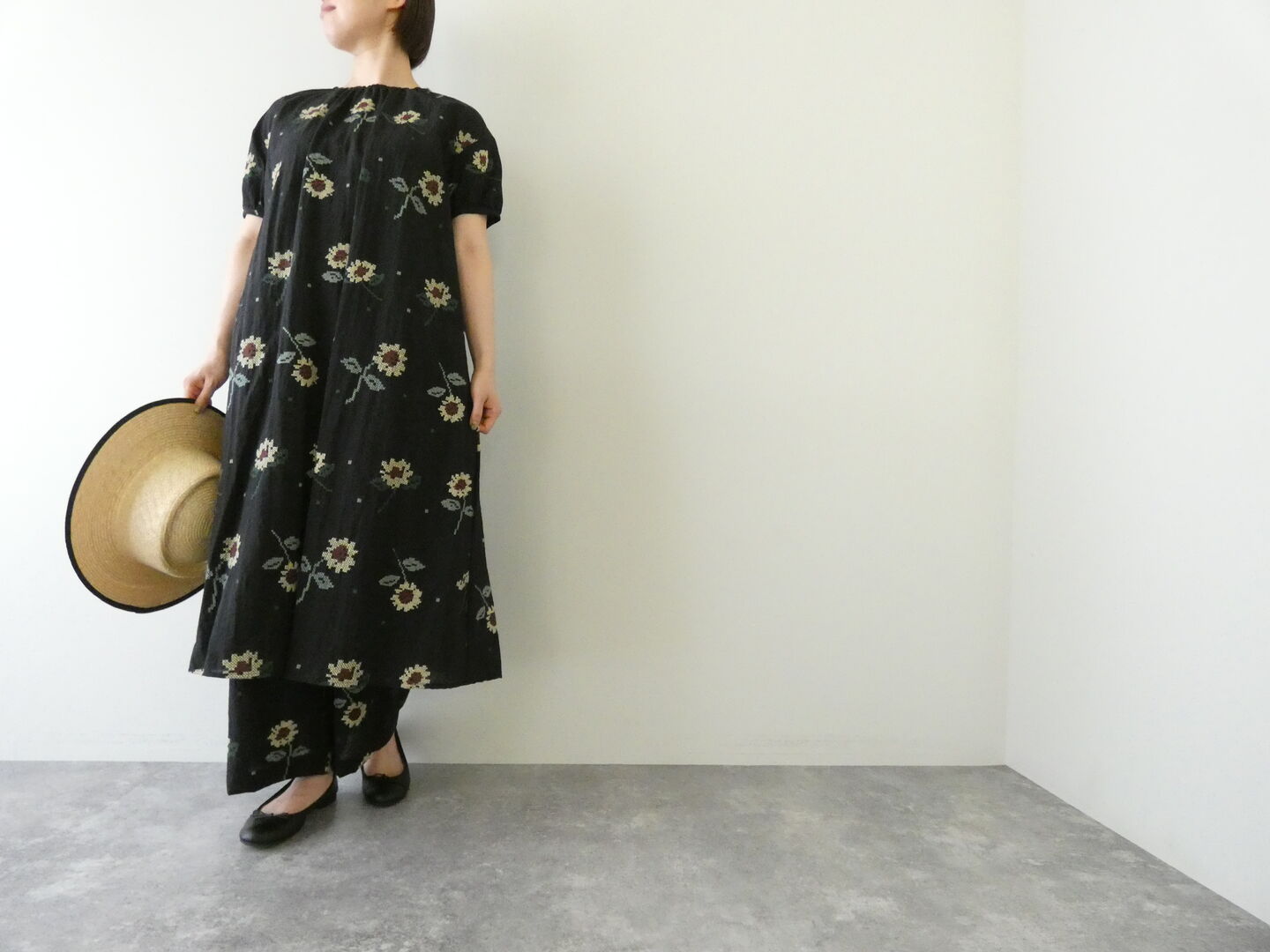 l’atelier du savon(アトリエドゥサボン) クロスステッチひまわり刺繍ワンピースの商品画像1