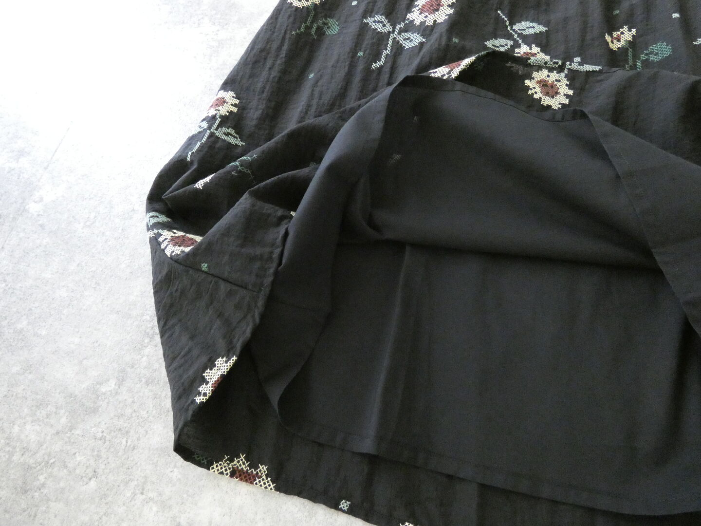 l’atelier du savon(アトリエドゥサボン) クロスステッチひまわり刺繍ワンピースの商品画像27