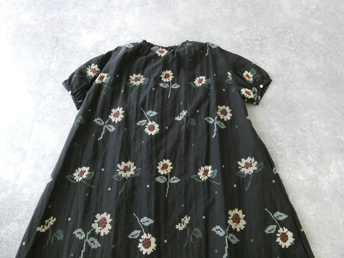 l’atelier du savon(アトリエドゥサボン) クロスステッチひまわり刺繍ワンピースの商品画像28