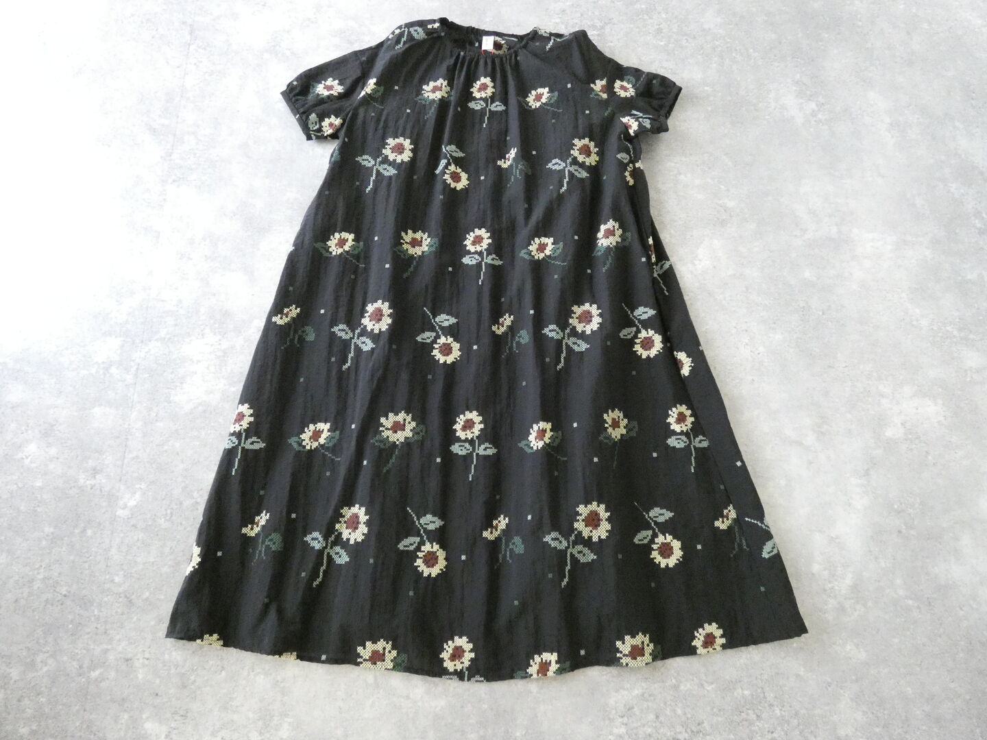 l’atelier du savon(アトリエドゥサボン) クロスステッチひまわり刺繍ワンピースの商品画像3