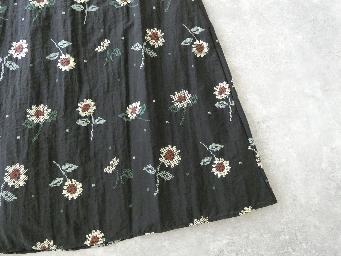 l’atelier du savon(アトリエドゥサボン) クロスステッチひまわり刺繍ワンピースの商品画像30