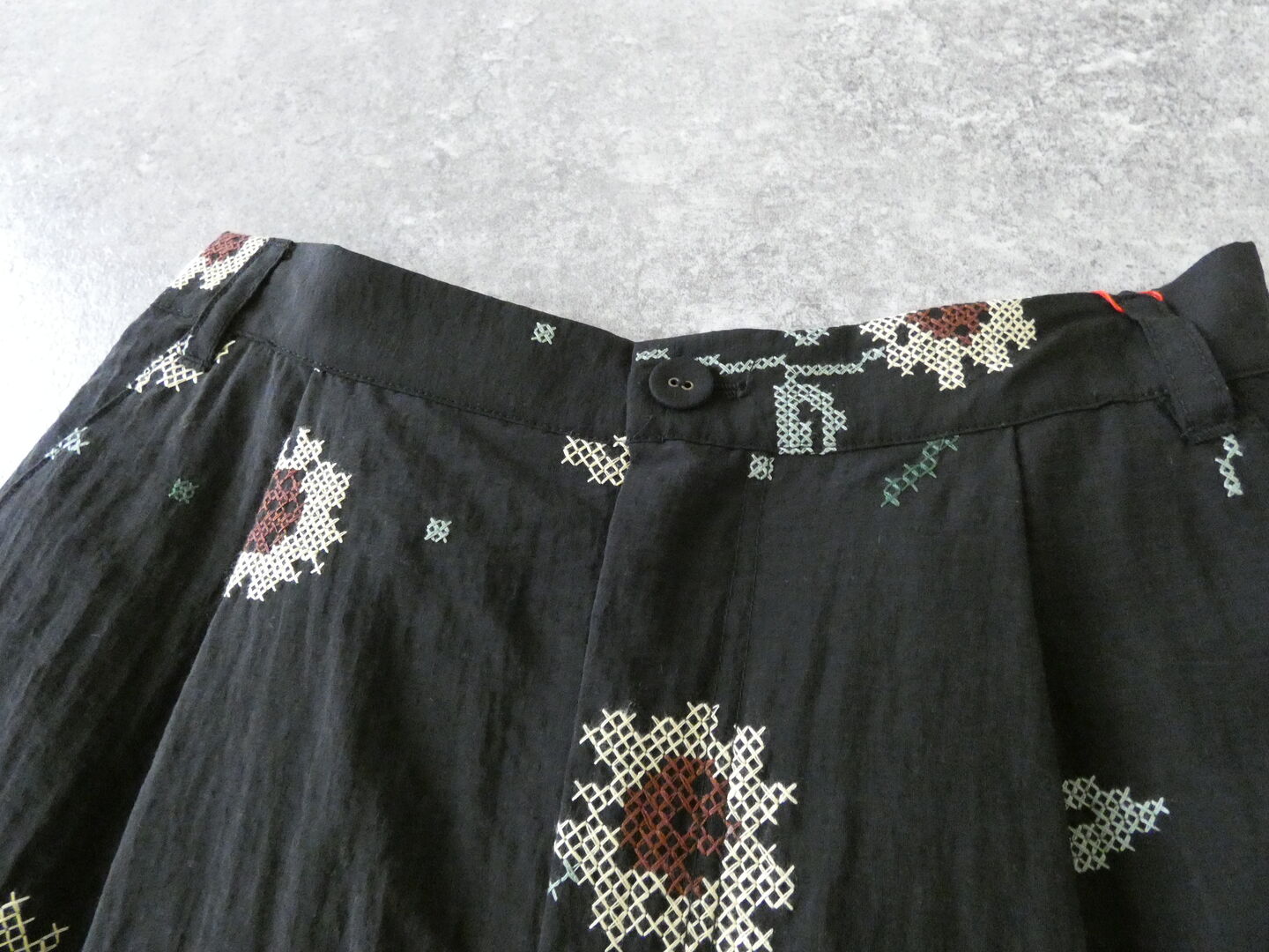 l’atelier du savon(アトリエドゥサボン) クロスステッチひまわり刺繡パンツの商品画像22