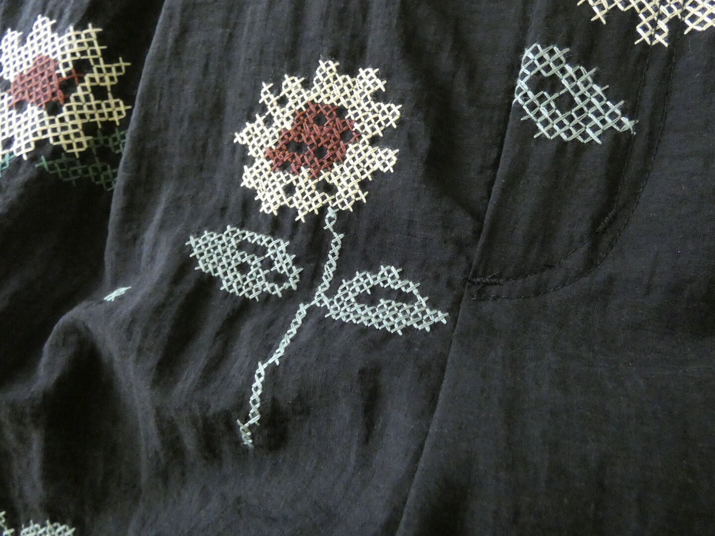 l’atelier du savon(アトリエドゥサボン) クロスステッチひまわり刺繡パンツの商品画像24