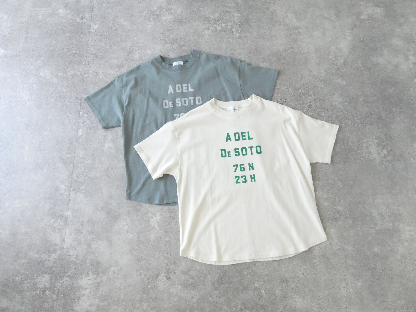 BLUE LAKE MARKET(ブルーレイクマーケット) アメリカンドライ天竺ヘムラウンドプリントTシャツ A DEL DE SOTOの商品画像2
