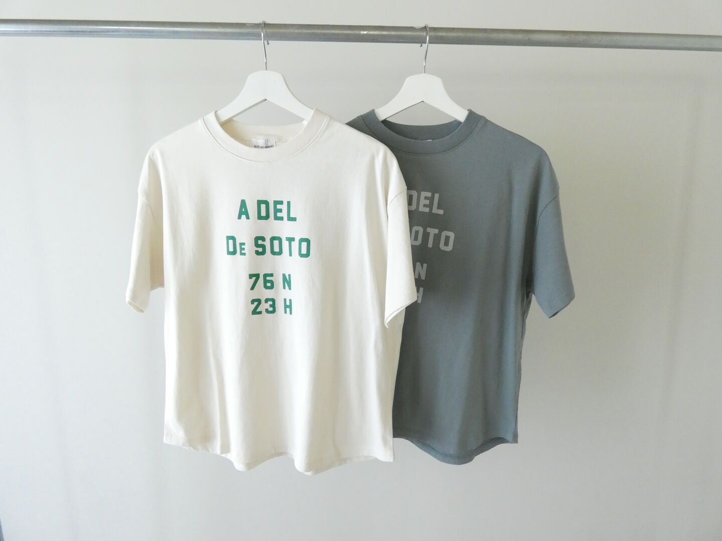 BLUE LAKE MARKET(ブルーレイクマーケット) アメリカンドライ天竺ヘムラウンドプリントTシャツ A DEL DE SOTOの商品画像9