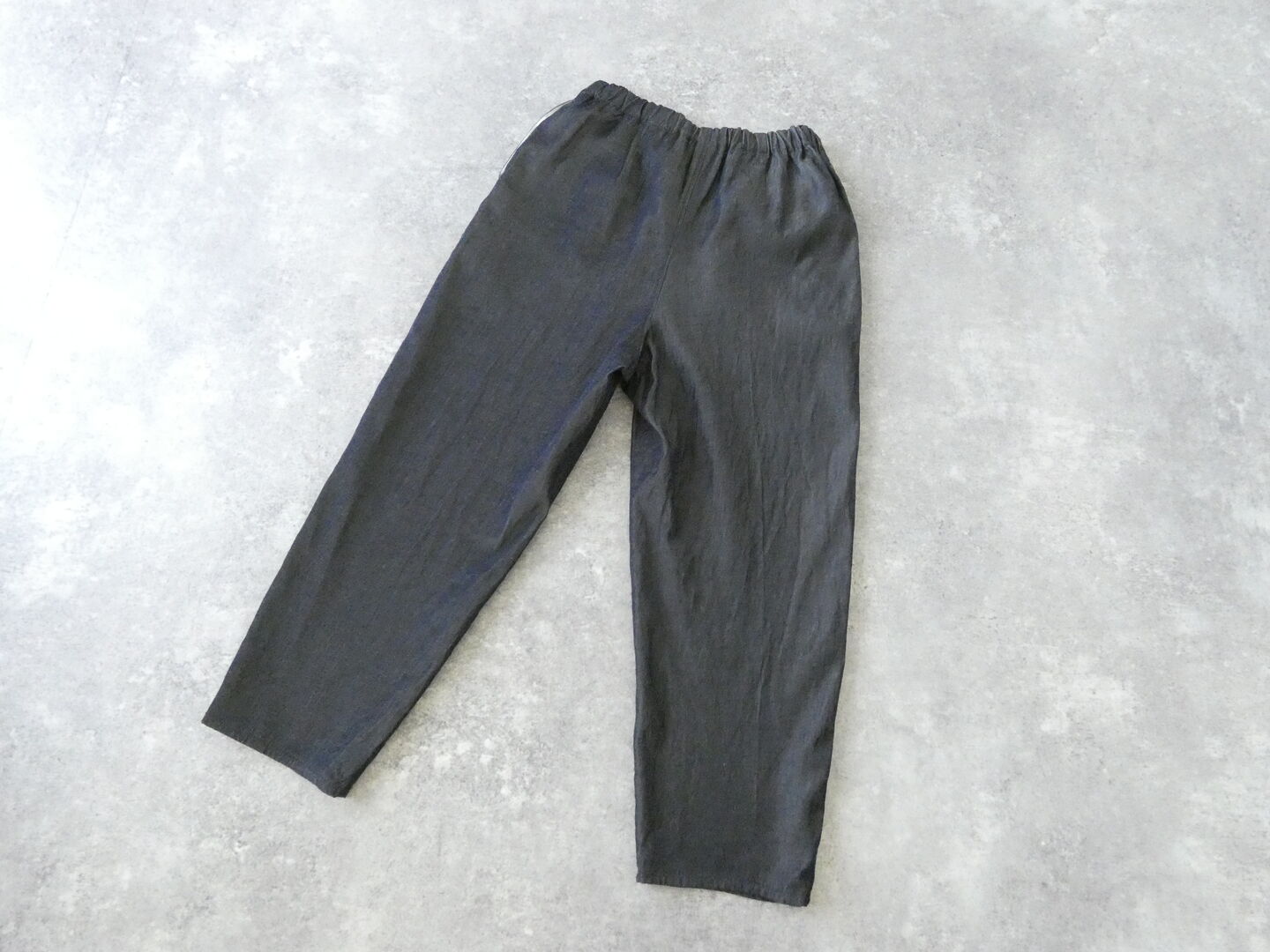 yuni(ユニ イズ ライク ア フラワー トゥー ミー) レーヨンコットンソフトデニムリラックスクロップドパンツの商品画像10