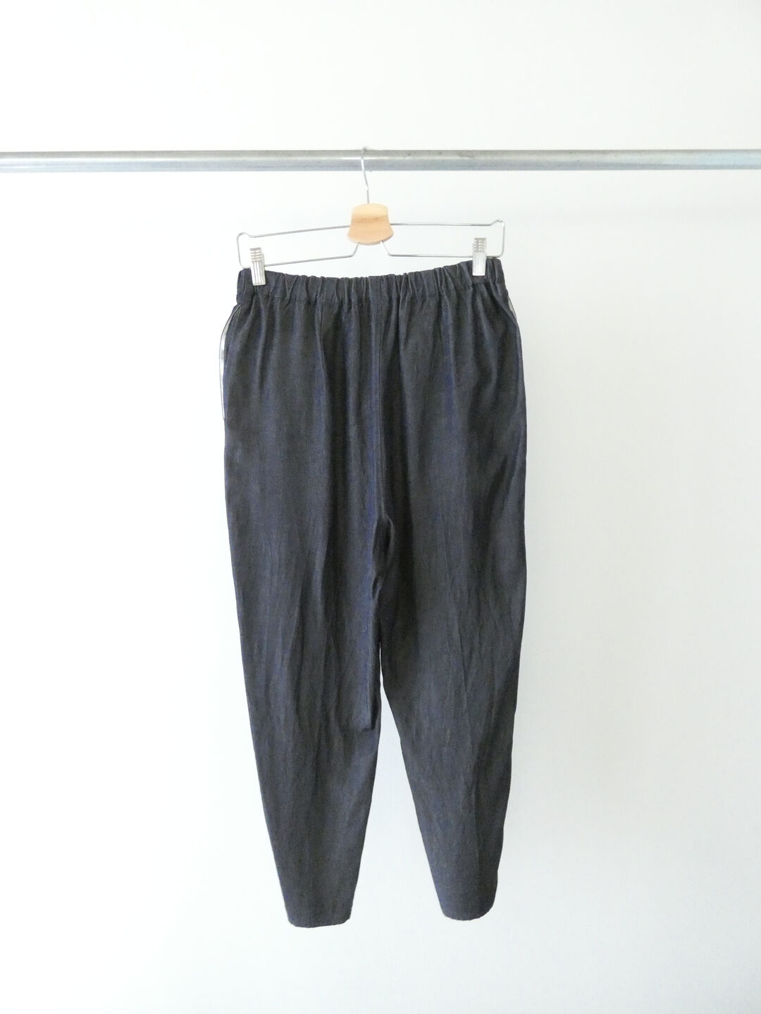yuni(ユニ イズ ライク ア フラワー トゥー ミー) レーヨンコットンソフトデニムリラックスクロップドパンツの商品画像11