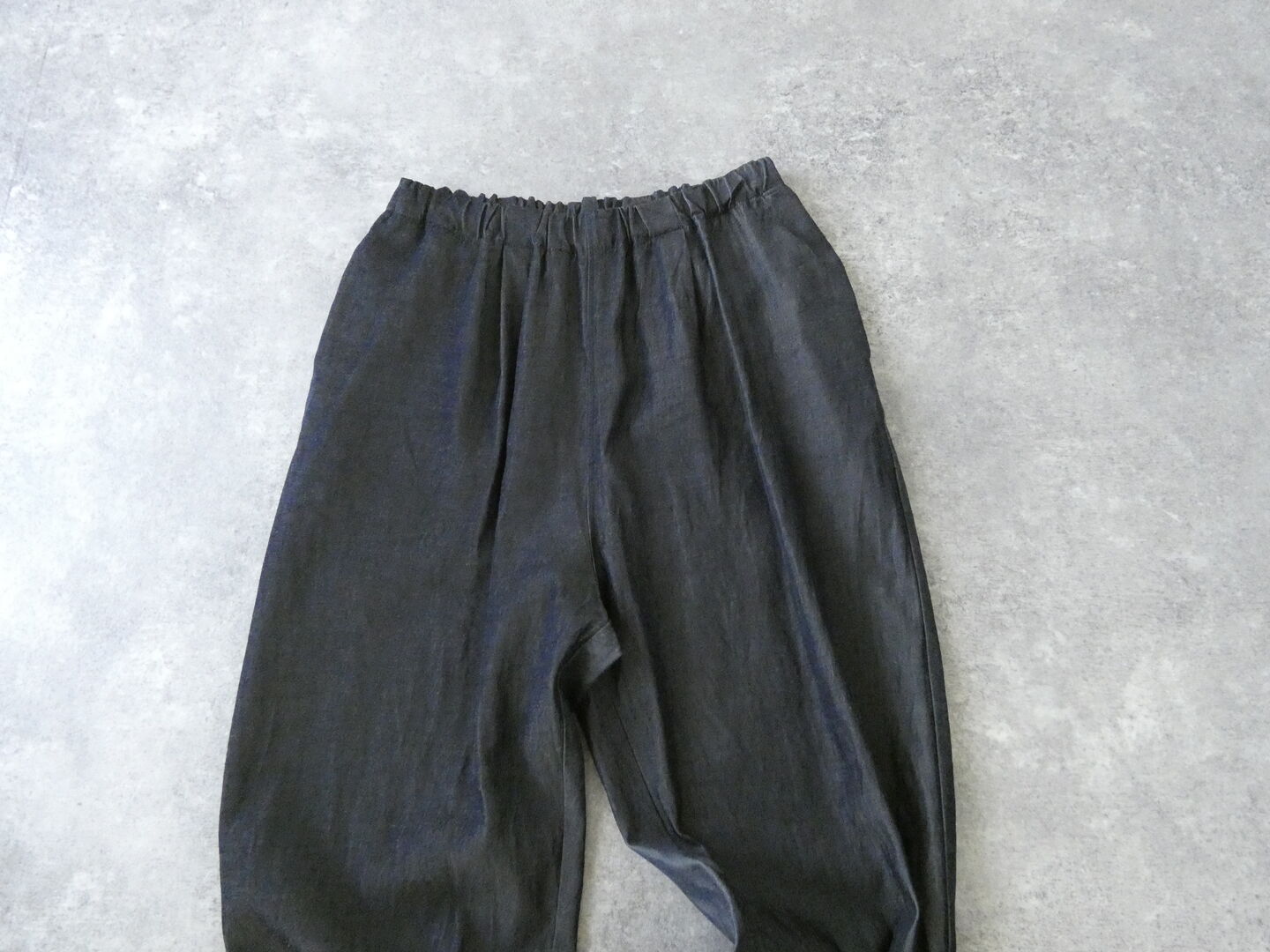 yuni(ユニ イズ ライク ア フラワー トゥー ミー) レーヨンコットンソフトデニムリラックスクロップドパンツの商品画像21