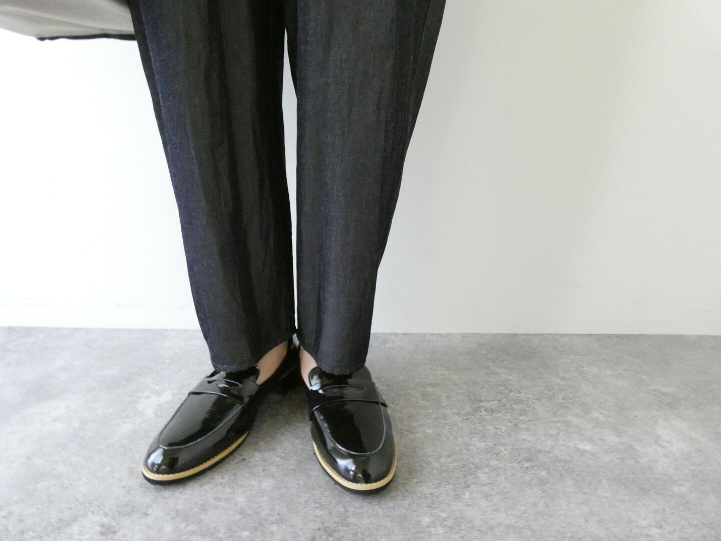 yuni(ユニ イズ ライク ア フラワー トゥー ミー) レーヨンコットンソフトデニムリラックスクロップドパンツの商品画像5